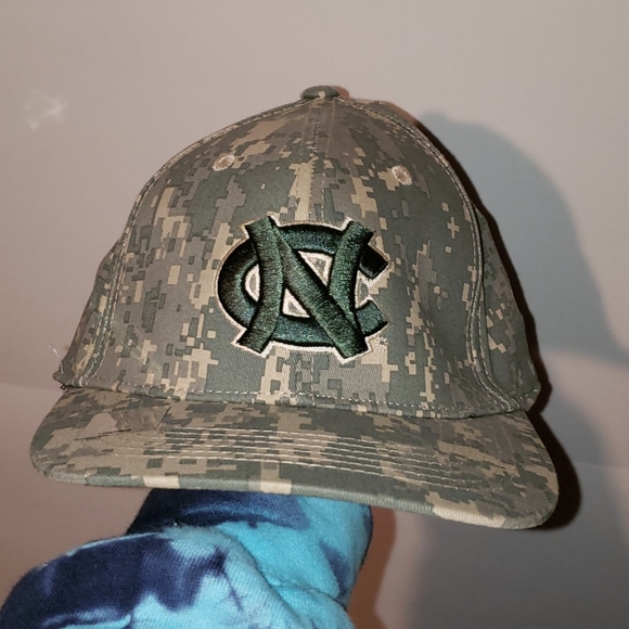 New Era Other - CAMO NORTH CAROLINA TARHEELS FITTED HAT ONE FIT